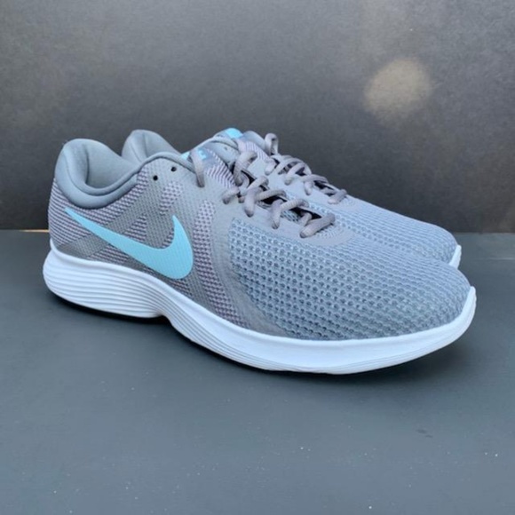 Nike Shoes - Nike Revolution